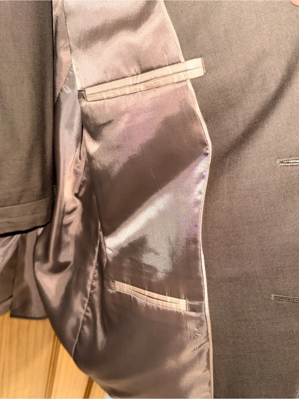Geoffrey Beene 2 Piece Suit w/2 Button Jacket & Flat Front Pants-Dark Taupe-EC
